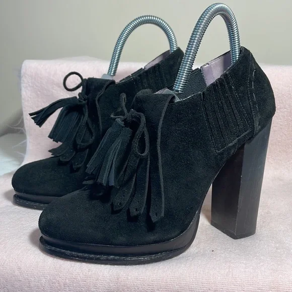 NWT Charles David Black Suede Tassel Fringe Block Heel Pumps Size 7 - Picture 1 of 12